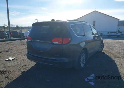 2021 Chrysler Voyager Lxi z USA, uszkodzony, nr VIN 2C4RC1DG1MR516178